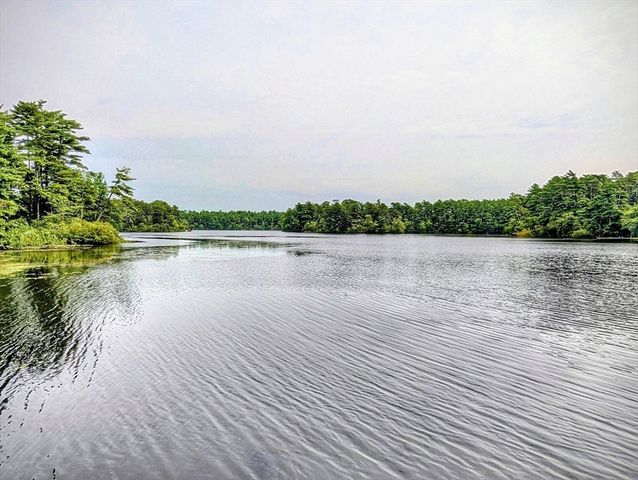 10 Pond Edge Trl, Wareham, MA 02571