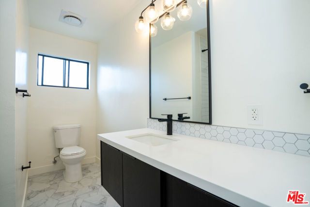 4938 Rosewood Avenue, Los Angeles, CA 90004