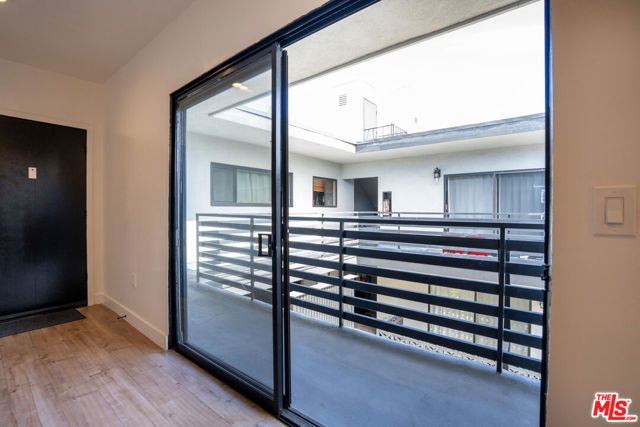 4938 Rosewood Avenue, Los Angeles, CA 90004