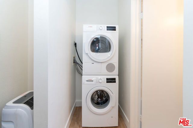 4938 Rosewood Avenue, Los Angeles, CA 90004