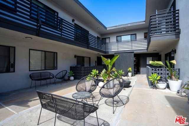 4938 Rosewood Avenue, Los Angeles, CA 90004