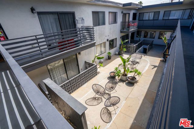 4938 Rosewood Avenue, Los Angeles, CA 90004