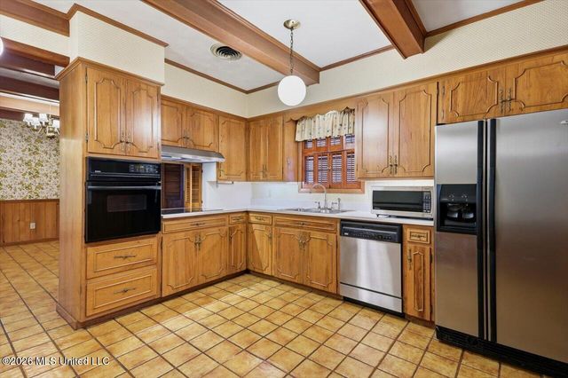 144 Colonial Circle, Jackson, MS 39211