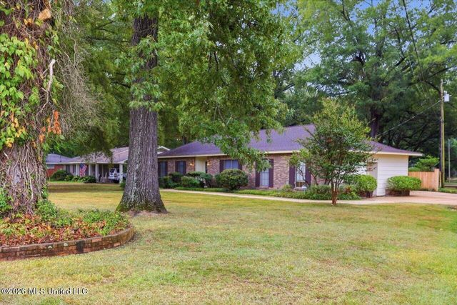 144 Colonial Circle, Jackson, MS 39211