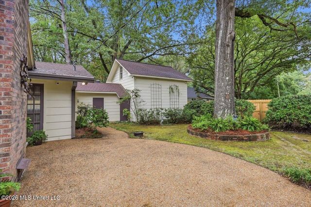 144 Colonial Circle, Jackson, MS 39211