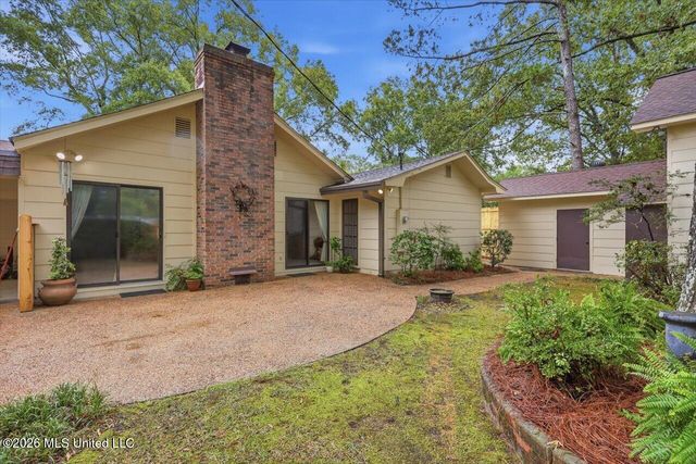 144 Colonial Circle, Jackson, MS 39211