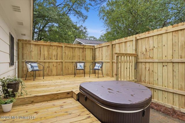 144 Colonial Circle, Jackson, MS 39211
