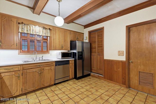 144 Colonial Circle, Jackson, MS 39211