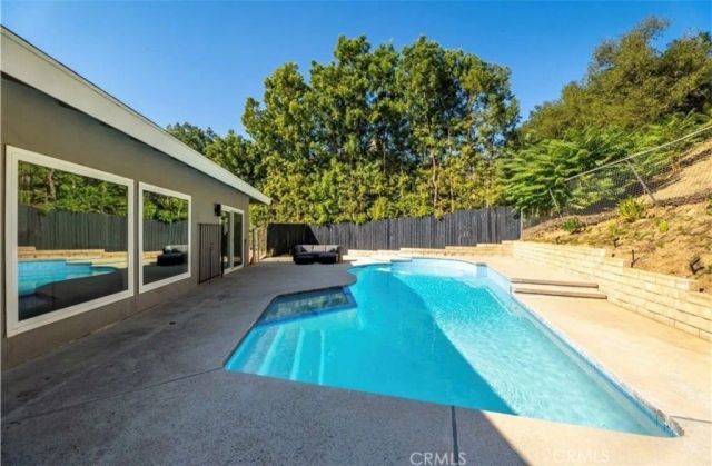 4240 Kingfisher Road, Calabasas, CA 91302