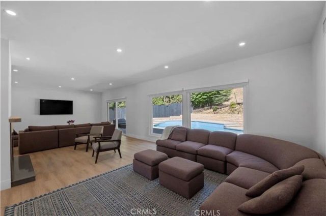 4240 Kingfisher Road, Calabasas, CA 91302