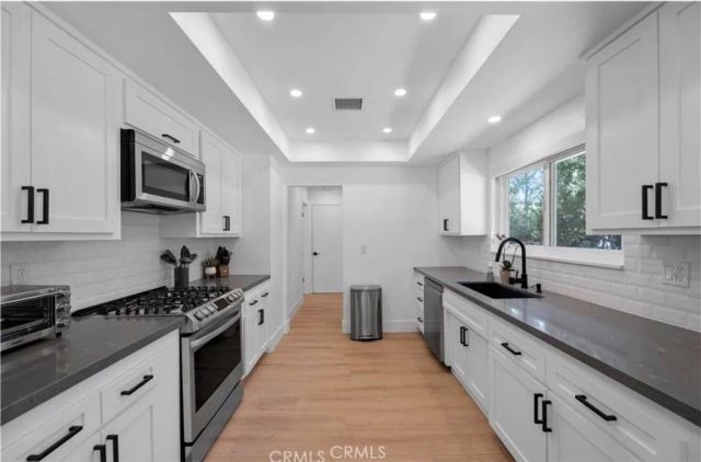 4240 Kingfisher Road, Calabasas, CA 91302