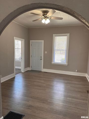 1625 N 8TH Street, Springfield, IL 62702