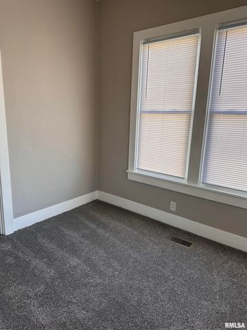 1625 N 8TH Street, Springfield, IL 62702