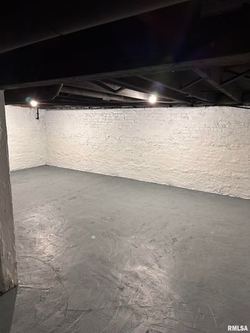 1625 N 8TH Street, Springfield, IL 62702