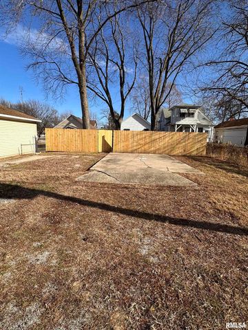 1625 N 8TH Street, Springfield, IL 62702