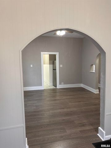 1625 N 8TH Street, Springfield, IL 62702