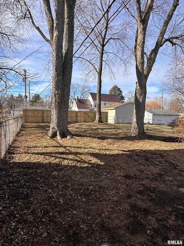 1625 N 8TH Street, Springfield, IL 62702