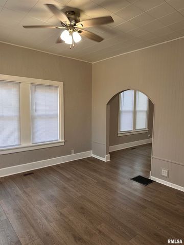 1625 N 8TH Street, Springfield, IL 62702