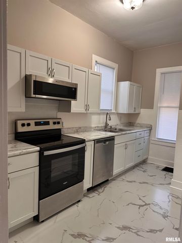 1625 N 8TH Street, Springfield, IL 62702