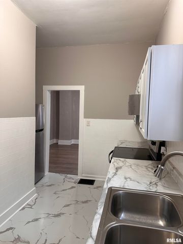 1625 N 8TH Street, Springfield, IL 62702