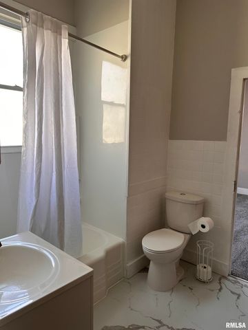 1625 N 8TH Street, Springfield, IL 62702