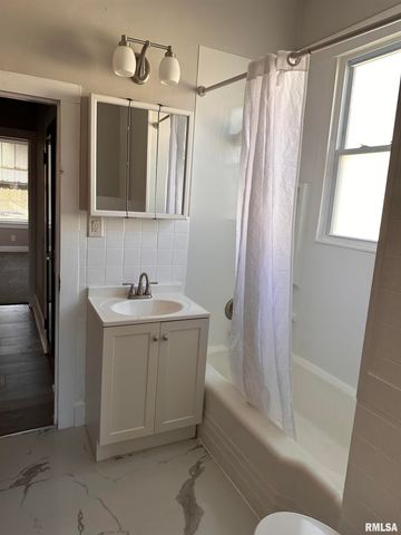 1625 N 8TH Street, Springfield, IL 62702