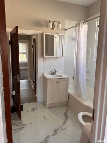 1625 N 8TH Street, Springfield, IL 62702