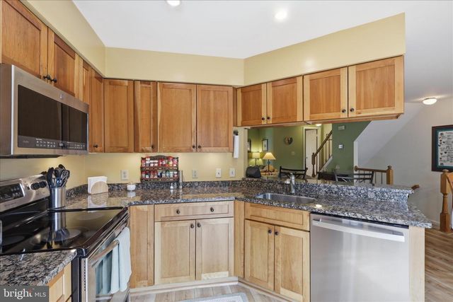 6013 KEBLE DR, Alexandria, VA 22315