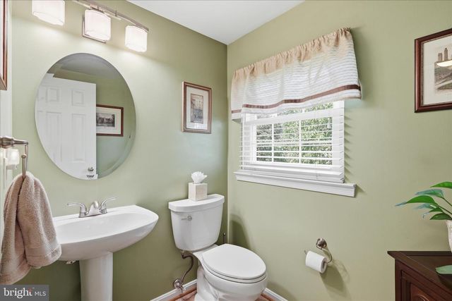 6013 KEBLE DR, Alexandria, VA 22315