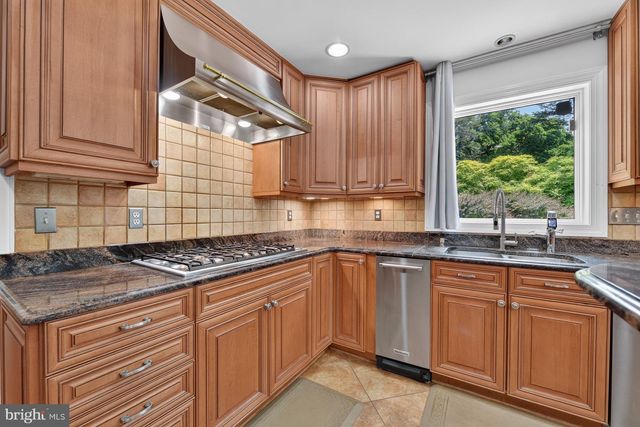 1022 DELF DR, Mclean, VA 22101