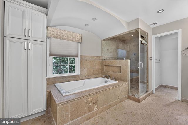 1022 DELF DR, Mclean, VA 22101