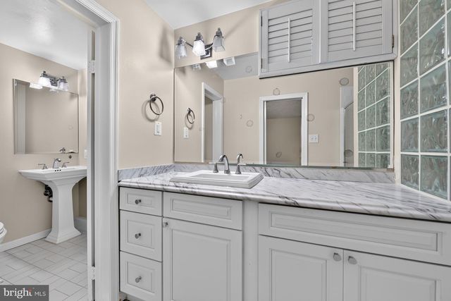 1022 DELF DR, Mclean, VA 22101
