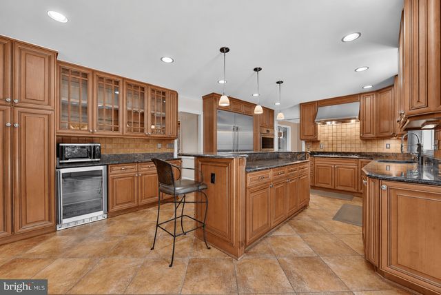 1022 DELF DR, Mclean, VA 22101