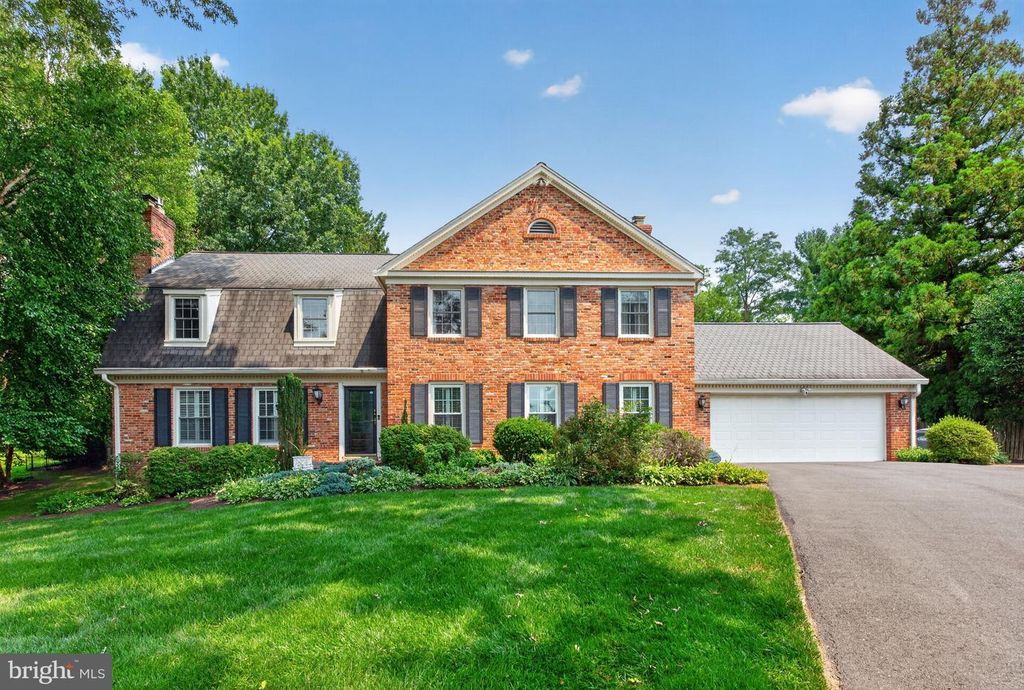 1022 DELF DR, Mclean, VA 22101