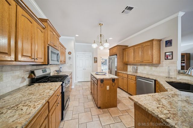 8949 N 139th East Avenue, Owasso, OK 74055