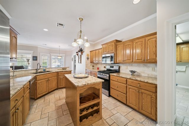 8949 N 139th East Avenue, Owasso, OK 74055