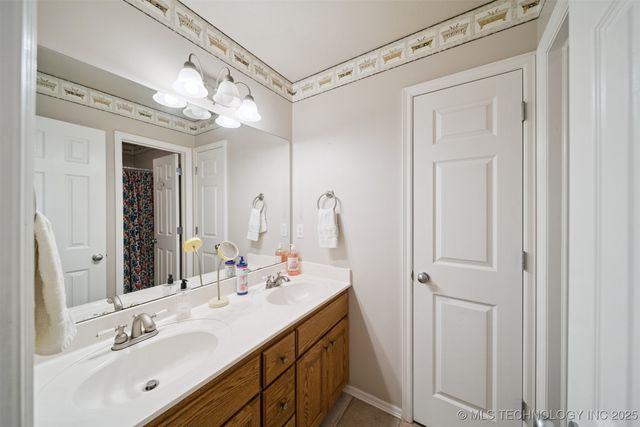 8949 N 139th East Avenue, Owasso, OK 74055