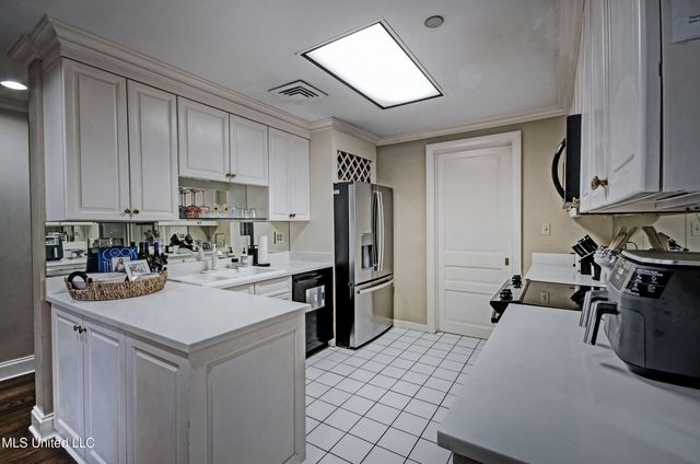 1200 Meadowbrook Road, 24, Jackson, MS 39206