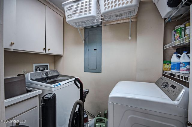 1200 Meadowbrook Road, 24, Jackson, MS 39206