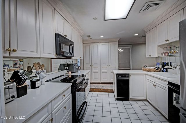 1200 Meadowbrook Road, 24, Jackson, MS 39206