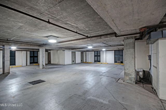 1200 Meadowbrook Road, 24, Jackson, MS 39206