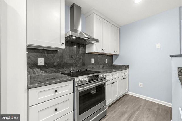 6104 STONEPATH CIR, Centreville, VA 20120