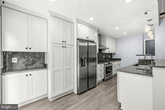 6104 STONEPATH CIR, Centreville, VA 20120