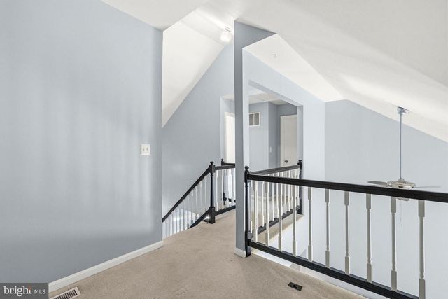 6104 STONEPATH CIR, Centreville, VA 20120