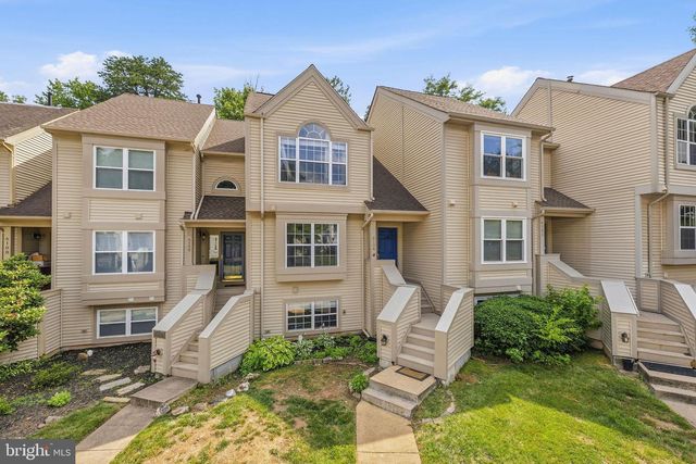6104 STONEPATH CIR, Centreville, VA 20120