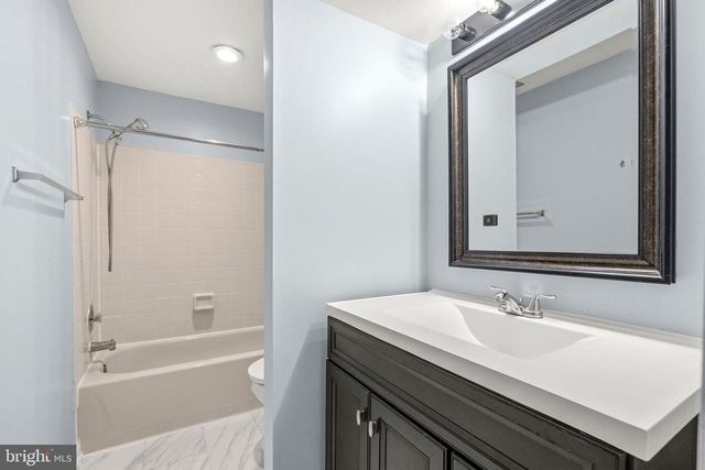 6104 STONEPATH CIR, Centreville, VA 20120