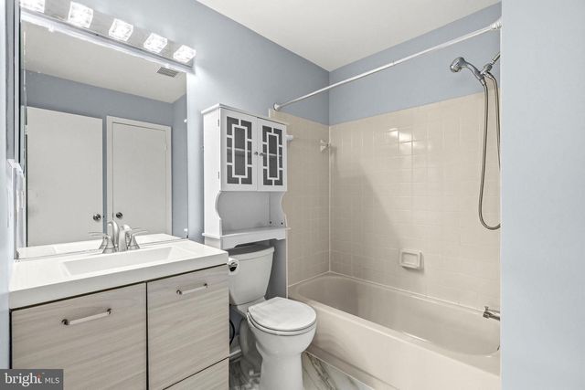 6104 STONEPATH CIR, Centreville, VA 20120