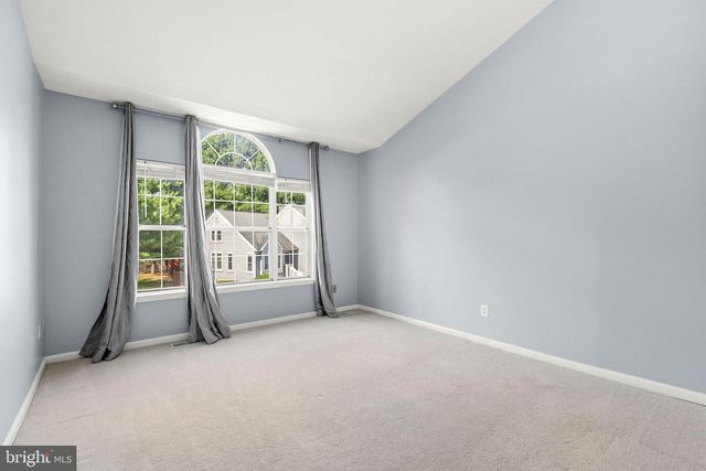 6104 STONEPATH CIR, Centreville, VA 20120