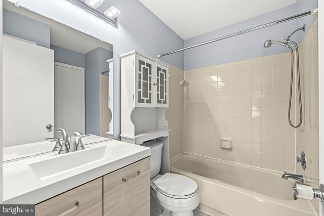 6104 STONEPATH CIR, Centreville, VA 20120
