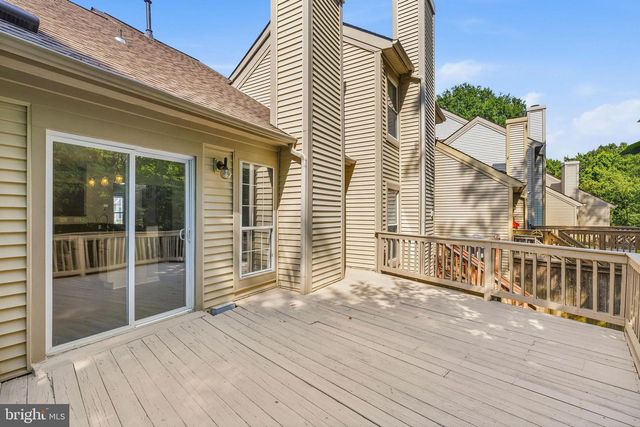 6104 STONEPATH CIR, Centreville, VA 20120